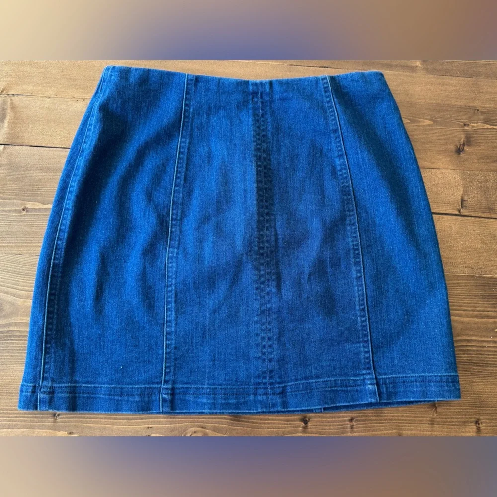 Altar’d State Dark Wash Denim Mini Skirt – Size S